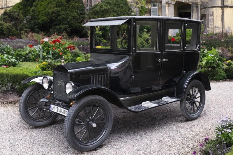 Mult aur, smaralde de Columbia și automobilul istoric Ford „care a pus America în mișcare”, în licitație la Artmark!