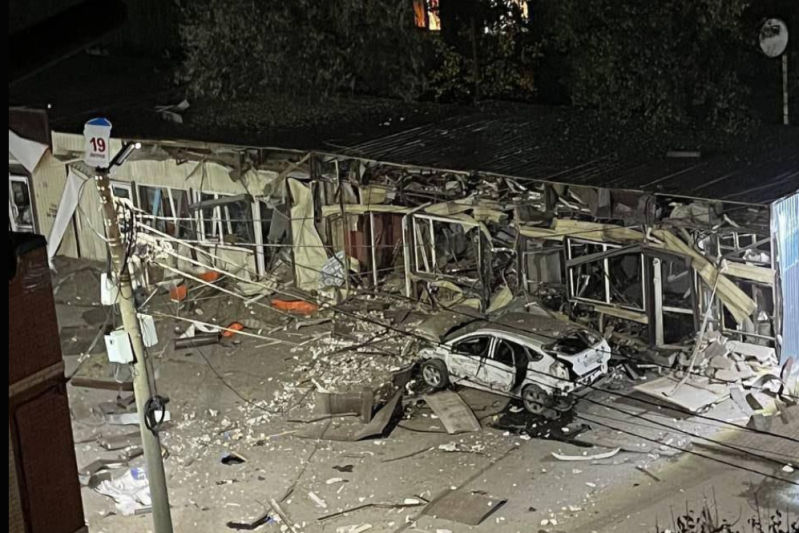 VIDEO Atac masiv cu zeci de drone ucrainene asupra Rusiei. Locuitorii unui imobil au fost evacuați, o clinică medicală a fost avariată