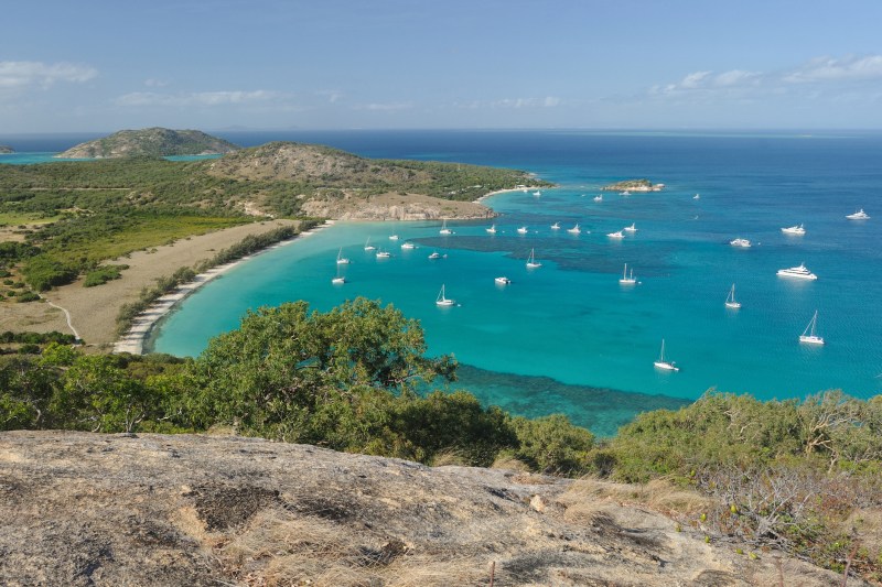 O femeie a plecat într-o croazieră de lux, iar vasul a uitat-o pe o insulă tropicală. Ea a fost găsită moartă