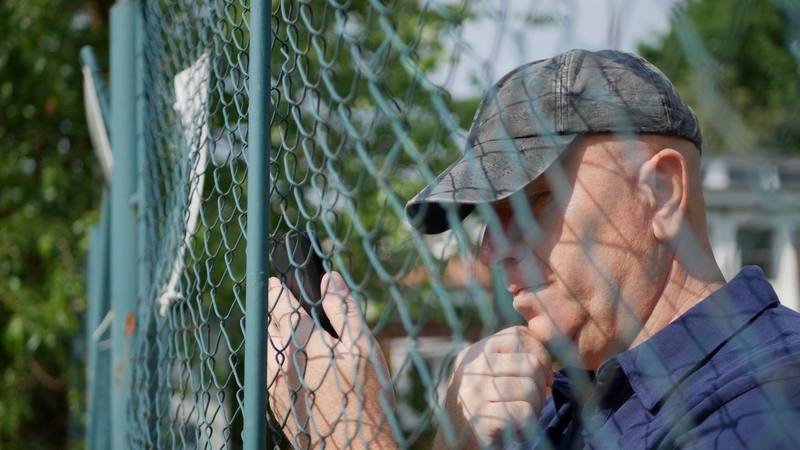 Un hacker aflat după gratii a spart baza de date a unei închisori din România și a început să-și dea zile libere și să facă cumpărături. Sindicatele spun că deținuții „au avut acces la orice” și că ANP acoperă cazul