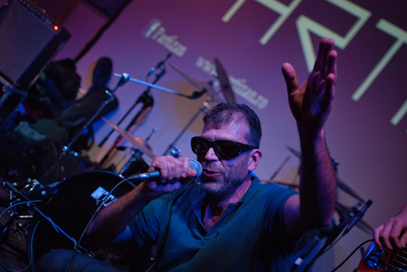 a sesizat în cazul lui Artan, fostul solist de la Timpuri Noi, care a recunoscut, în urma acuzațiilor, că a sărutat fără consimțământ o adolescentă