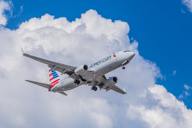 Un avion a aterizat de urgență, după ce pilotul a auzit o bătaie în ușă și nu a mai putut lua legătura cu însoțitorii de bord