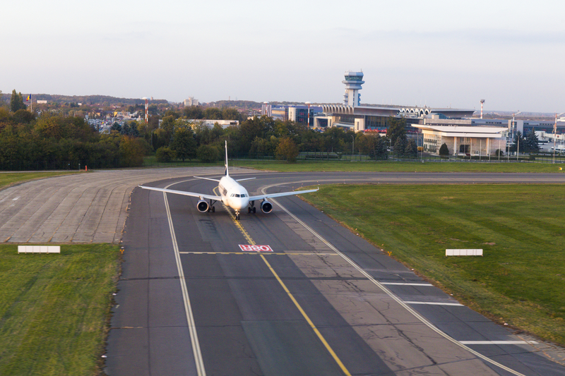 „Incident grav” Un avion low-cost a plonjat spre mare cu aproape 500 km/oră imediat după decolarea de pe un aeroport din Italia. S-a redresat apoi