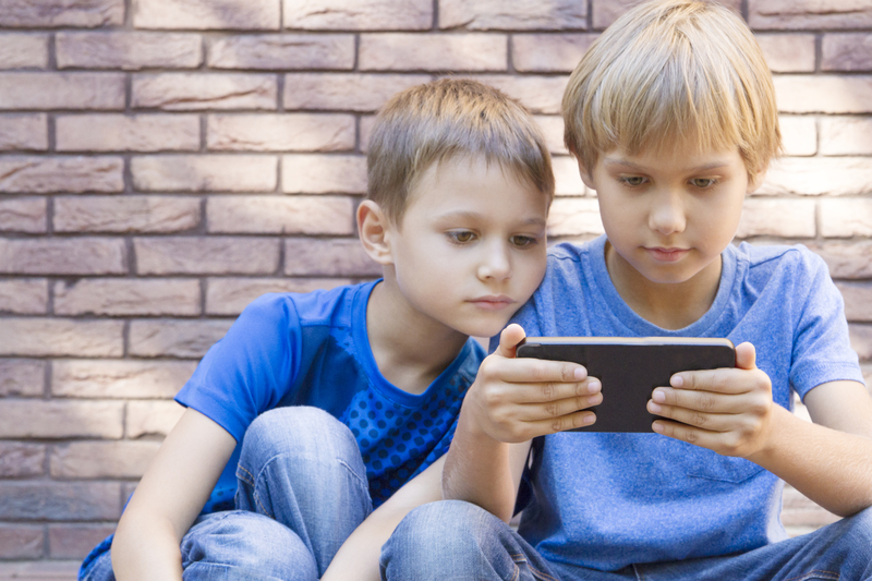 O țară din Europa pare că a găsit soluția pentru limitarea accesului copiilor la rețelele sociale. Ce spun experții