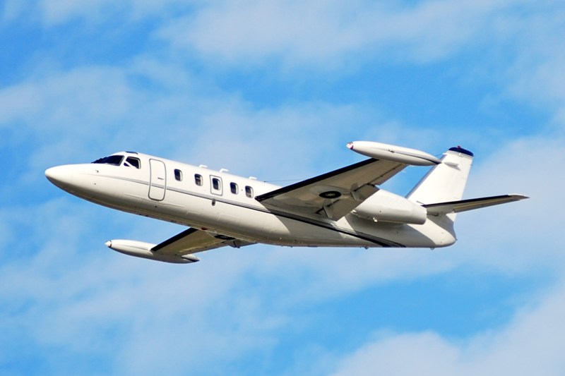 Avion privat în zbor. Foto cu caracter ilustrativ: Ivan Cholakov | Dreamstime.com (Cropped)