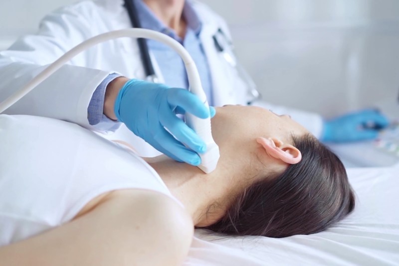 Lucruri surprinzătoare pe care le poți afla în urma unei ecografii de tiroidă. Dr. Elena Drăgan, medic endocrinolog Regina Maria: „Afecțiunile tiroidiene pot apărea la orice vârstă”