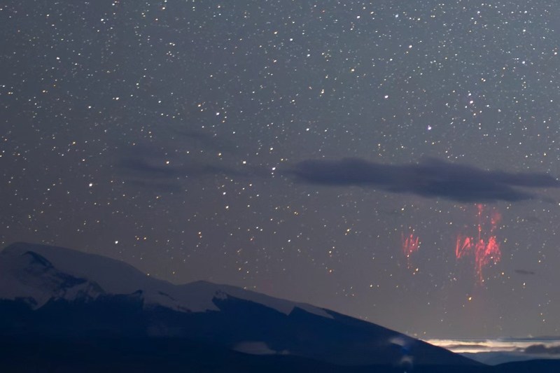 FOTO Fenomen rar imortalizat: „Fulgerele roșii”, care durează o milisecundă, spectacol pe cerul din Noua Zeelandă