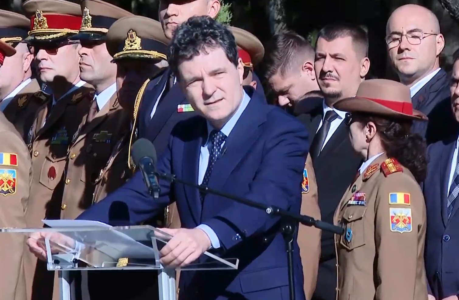 VIDEO Nicușor Dan, huiduit și fluierat la Iași, în timpul discursului de Ziua Armatei: „Traversăm o perioadă în care constatăm că pacea nu este un dat”