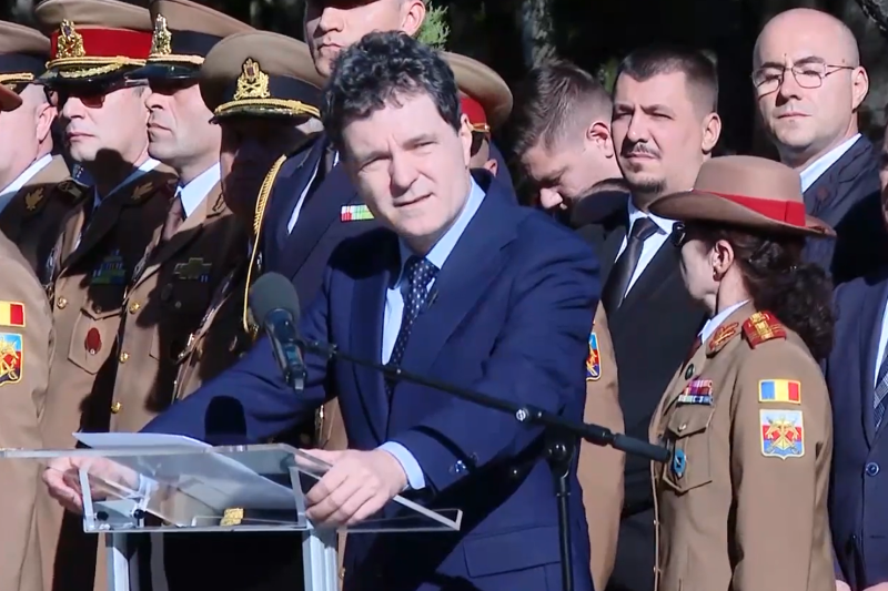 VIDEO Nicușor Dan, huiduit și fluierat la Iași, în timpul discursului de Ziua Armatei: „Traversăm o perioadă în care constatăm că pacea nu este un dat”