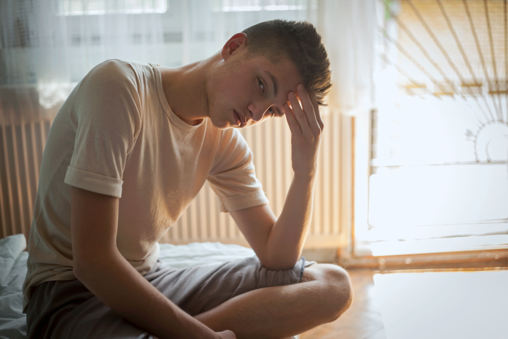 Un adolescent obosit nu e leneș, ci adesea doar în contratimp cu propriul ceas biologic. Are nevoie de mai mult somn – nu de mai multă presiune. Doar 15 minute în plus poate schimba totul. FOTO: Shutterstock