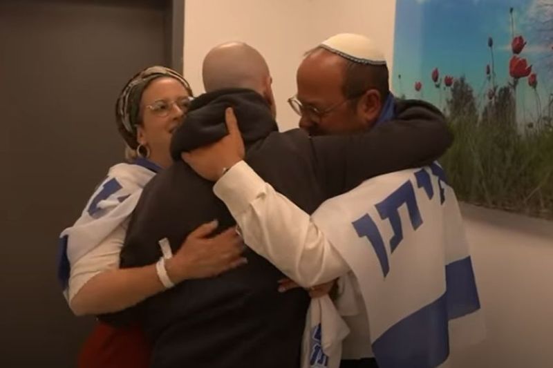 VIDEO Momente emoționante cu ostaticii israelieni care se reunesc cu familiile lor după ce au fost ținuți doi ani în captivitate