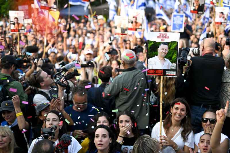 FOTO Primele imagini cu ostaticii israelieni eliberați după doi ani de captivitate în mâinile Hamas