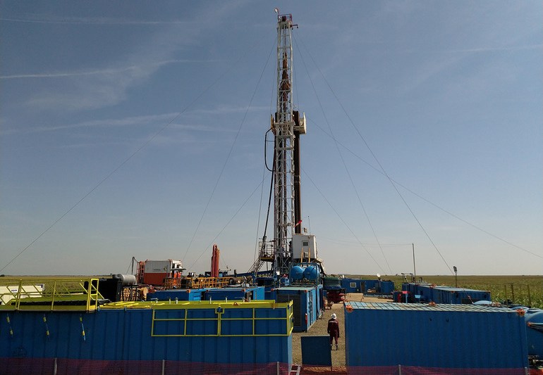 ULTIMA ORĂ Revoltă și amenințări fizice. România poate ajunge într-un litigiu de milioane de euro pentru zăcăminte de țiței și gaze din vestul țării, concesionate de anglo-australieni