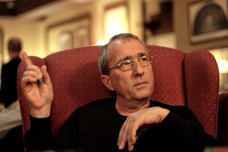 Cine îl poate ajuta pe Valentin Ceaușescu? Nu cei care îl consideră idol?