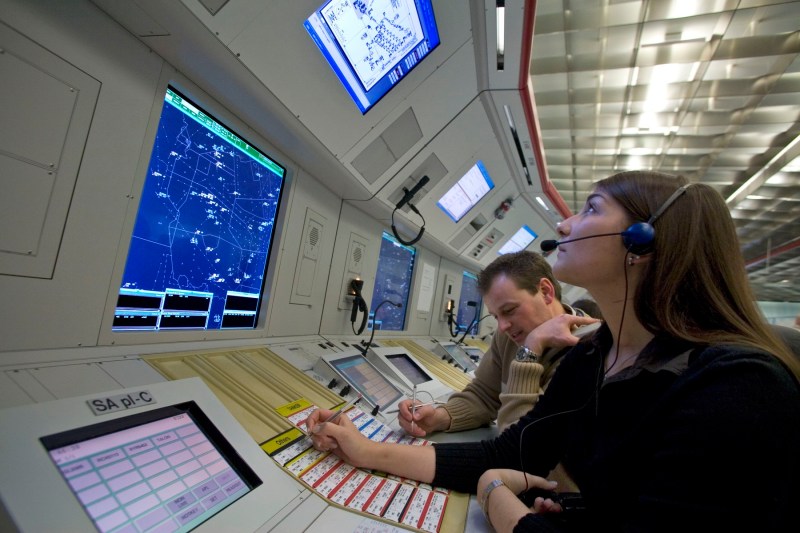 Apel de ultim moment al companiilor aeriene din SUA, care cer guvernului să pună capăt crizei ce i-a afectat pe controlorii de trafic aerian