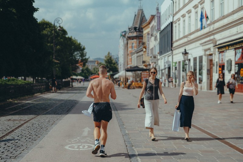 O țară din UE impune o viteză maximă pentru pietoni, „pentru creșterea siguranței pe trotuare”