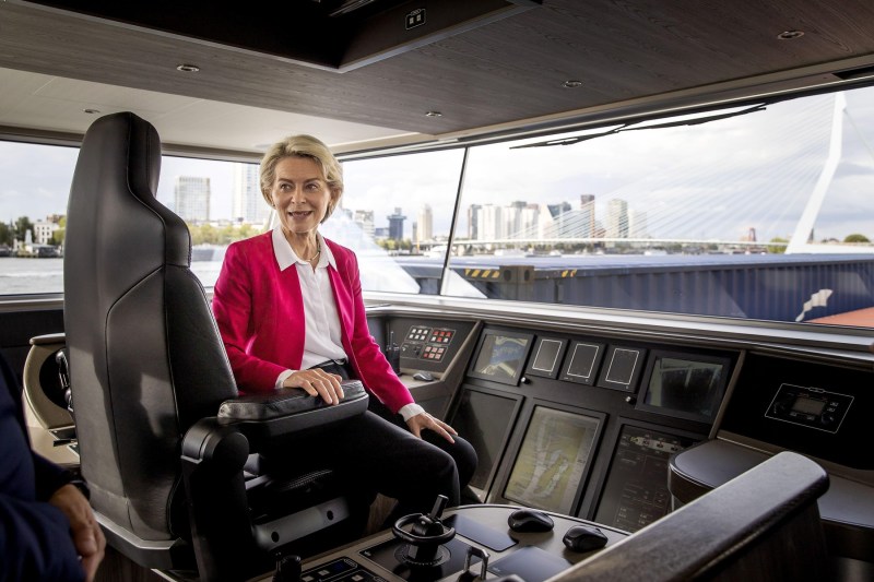 Șefa Comisiei Europene îndeamnă țările UE să parieze pe mașini care se conduc singure: „Sunt deja o realitate”