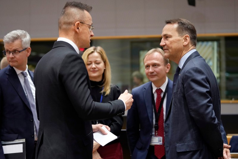 Șeful diplomației poloneze, mesaj pentru Peter Szijjarto: „Sper că maiorul Magyar va reuși să distrugă” conducta care aduce petrol în Ungaria