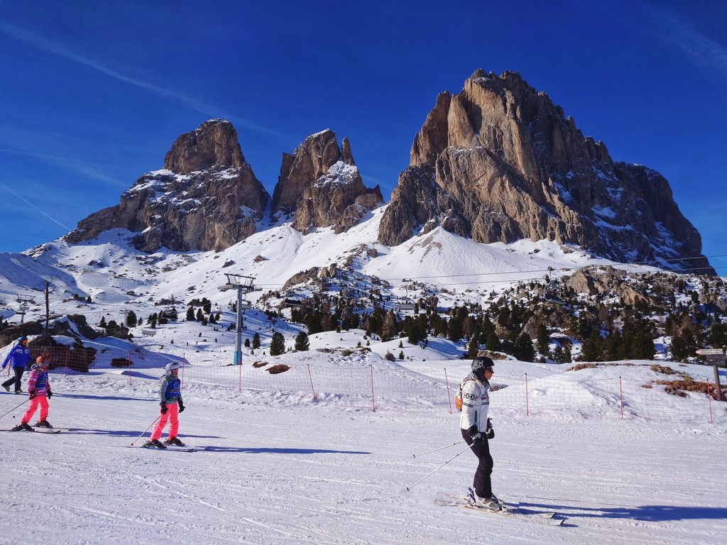Sella Ronda din regiunea Val Gardena, una dintre destinațiile căutate de pasionații sporturilor de iarnă Foto: Profimedia