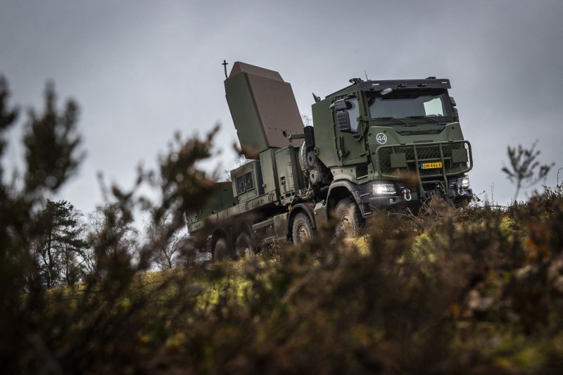 Cum răspunde o mare firmă franceză producătoare  de echipamente militare, întrebată: „De ce ar accepta cetățenii români să se achiziționeze aparate scumpe, într-un moment în care se fac reduceri bugetare?”