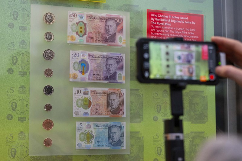 Un nou studiu arată cât de mult s-au prăbușit plățile în numerar într-o mare economie europeană