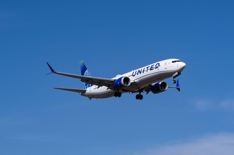 Suspiciuni că un avion ce zbura deasupra SUA a fost lovit de un obiect ce provine din spațiu