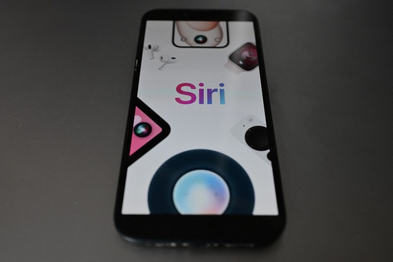 Siri, asistentul vocal de pe telefoanele Apple, în centrul unei anchete a procuraturii din Franța care ar trebui să aducă „răspunsuri la întrebări urgente”