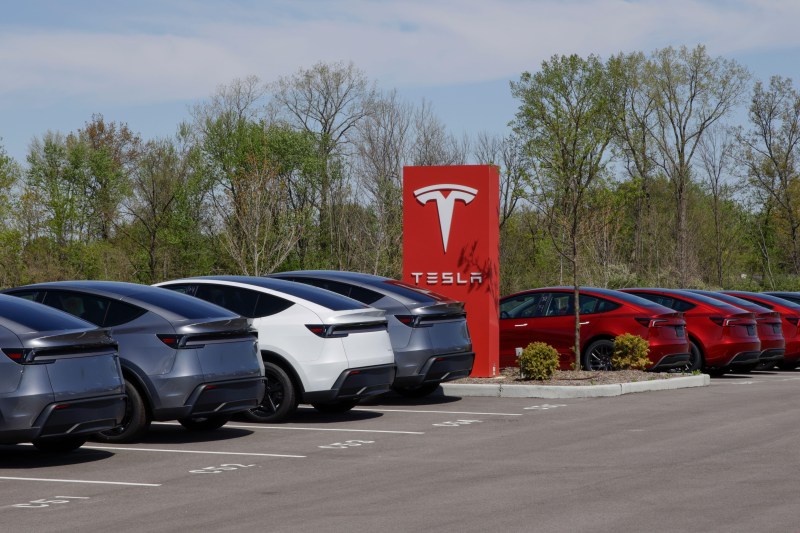 Tesla cere furnizorilor să evite componentele fabricate în China pentru maşinile produse în SUA