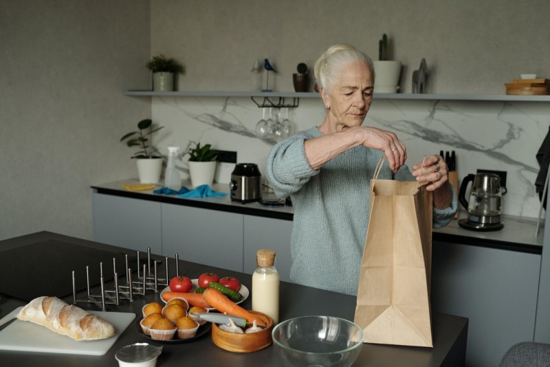 Sunt vinovate bunicuțele gospodine pentru încasările reduse la buget, cum spune șeful ANAF? Ce zic datele