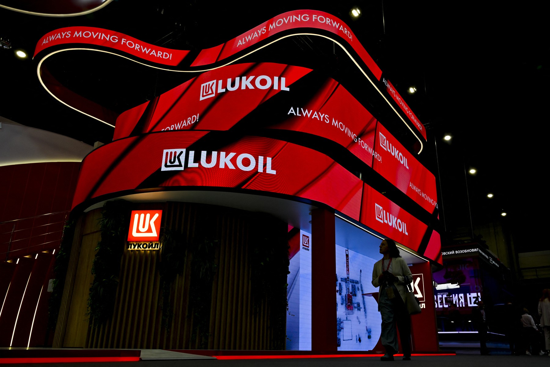 Lukoil anunță vânzarea activelor internaționale după sancțiuni
