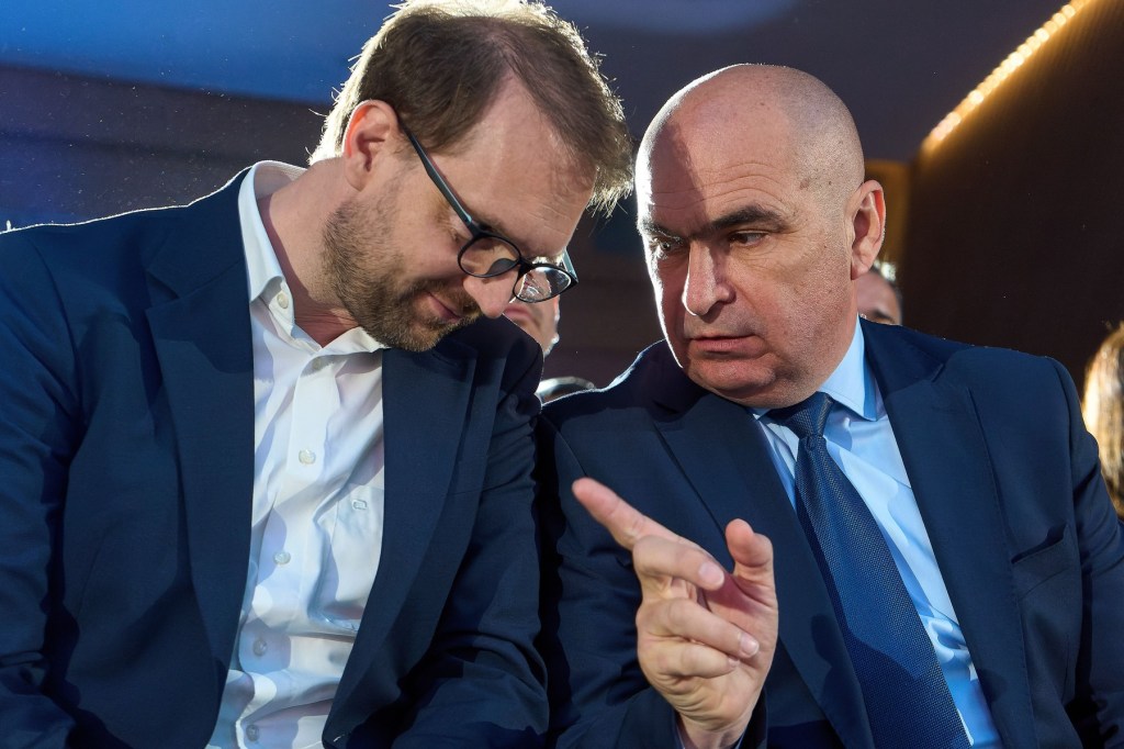 Dominic Fritz și Ilie Bolojan. Foto: Lucian Alecu / Shutterstock Editorial / Profimedia