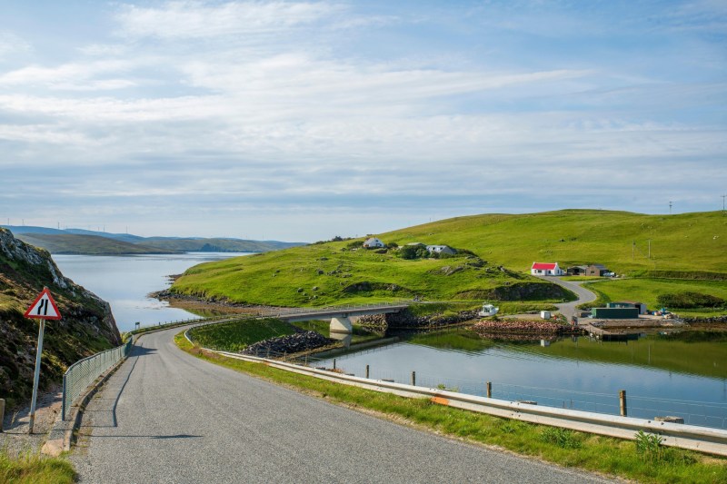 Un arhipelag cu mai puțini oameni decât încap pe Stadionul Steaua are un plan ambițios să-și unească insulele prin tuneluri subacvatice