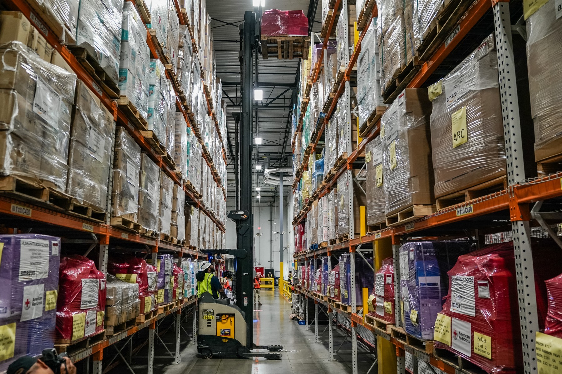 Amazon, cel mai mare site de cumpărături online, vrea să dea afară zeci de mii de angajați. Concedierile încep rapid