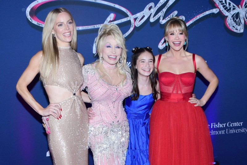 VIDEO Dolly Parton spune că „încă n-am murit” după ce sora ei a stârnit îngrijorări