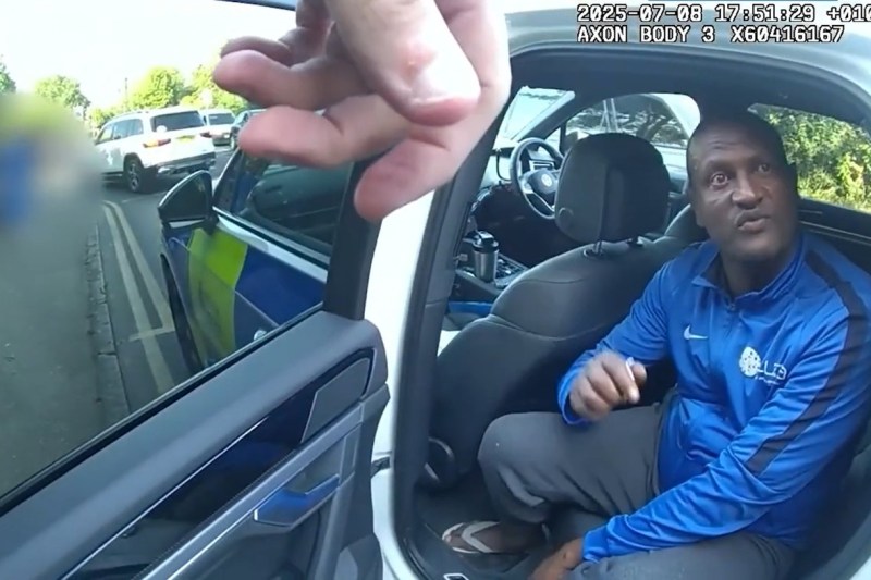 VIDEO Cum a ajuns să fie eliberat din greșeală un azilant condamnat la închisoare pentru agresiuni sexuale, în Marea Britanie. „Trebuie expulzat, nu lăsat pe străzile noastre”