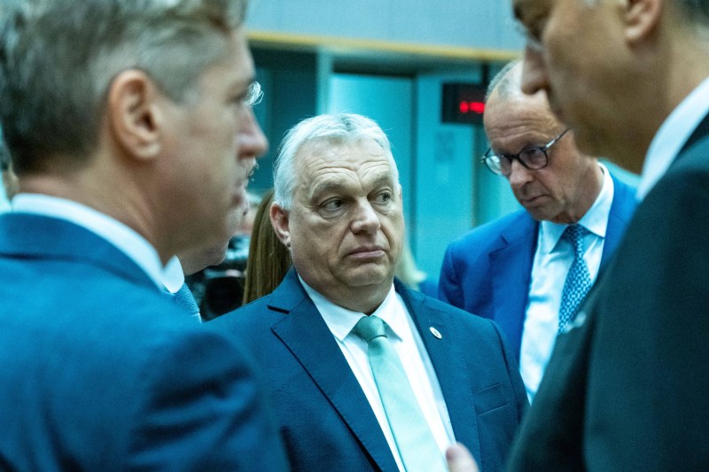 Comisia Europeană investighează informaţii potrivit cărora spionii lui Viktor Orban au vizat oficiali ai UE