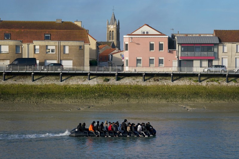 Un migrant expulzat de guvernul britanic în Franța s-a întors din nou în Marea Britanie la bordul unei bărci de mici dimensiuni și afirmă că este o victimă