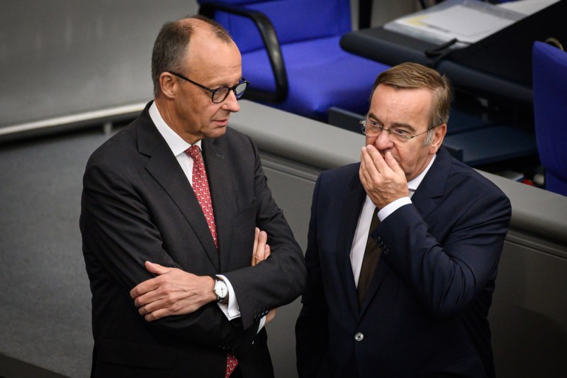 Berlinul se ceartă pe cine să meargă în armată. Creșterea efectivelor Bundeswehr-ului prin „loterie”, respinsă de ministrul Apărării