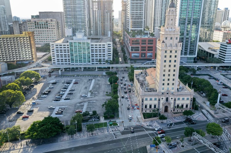 Biblioteca Prezidenţială Donald J. Trump va fi construită în centrul Miami. „Va fi vizibilă de la kilometri întregi în Atlantic”