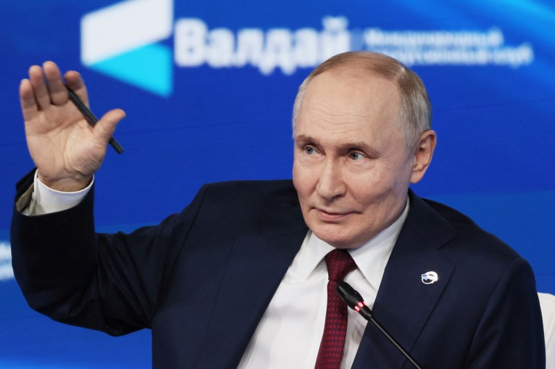 Președintele rus Vladimir Putin participă la reuniunea Clubului de Discuții Valdai de la Soci, pe 2 octombrie 2025. FOTO: Mikhail METZEL / AFP / Profimedia