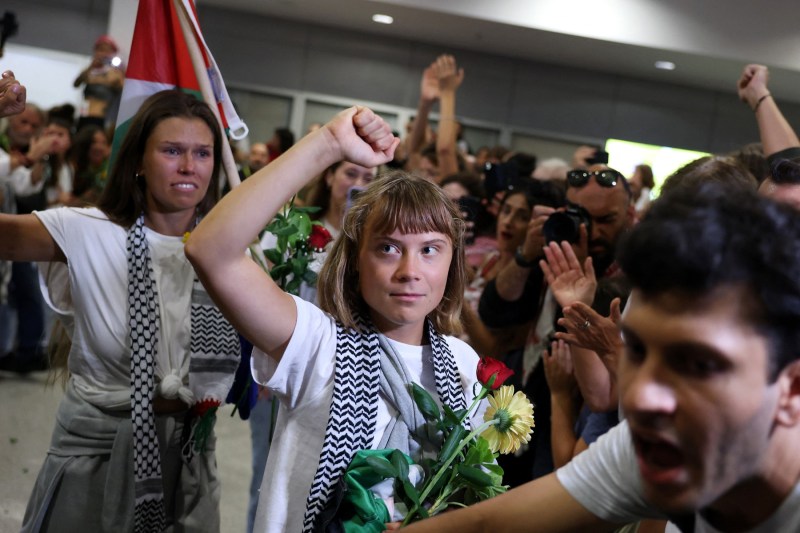 VIDEO Cum a fost primită Greta Thunberg la Atena, după ce Israelul a deportat-o: „Aș putea vorbi foarte mult despre maltratare, dar nu asta este știrea”