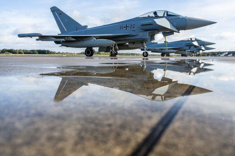 „Mesaj puternic” cu manta, pentru Rusia, de la șeful Luftwaffe. Germania a trimis avioane de vânătoare Eurofighter și soldați în Polonia