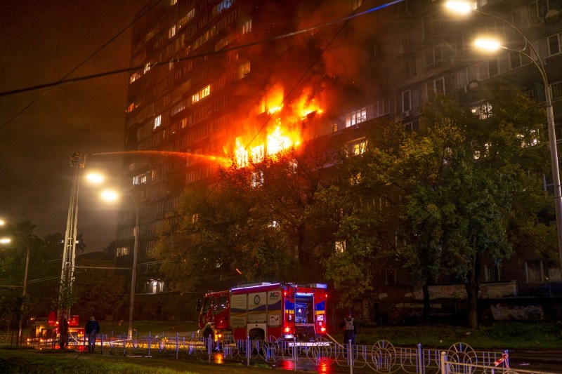 Zelenski: În timp ce lumea se concentrează asupra păcii în Orientul Mijlociu, Putin profită şi îşi intensifică teroarea aeriană asupra Ucrainei / Apelul liderului de la Kiev – VIDEO