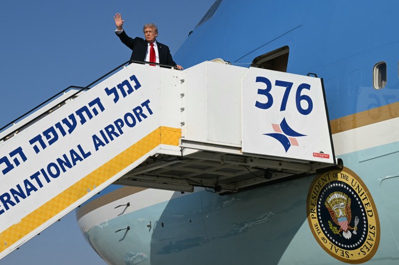 În Israel, Trump a afișat o deschidere neașteptată către marele advsersar regional: Suntem pregătiți când veți fi și voi