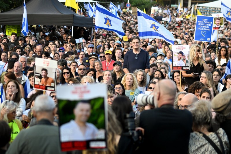 Pe cine consideră israelienii adevăratul lor salvator / „Această zi pare a fi una sfântă. Dar adevărul se ascunde sub dărâmături”