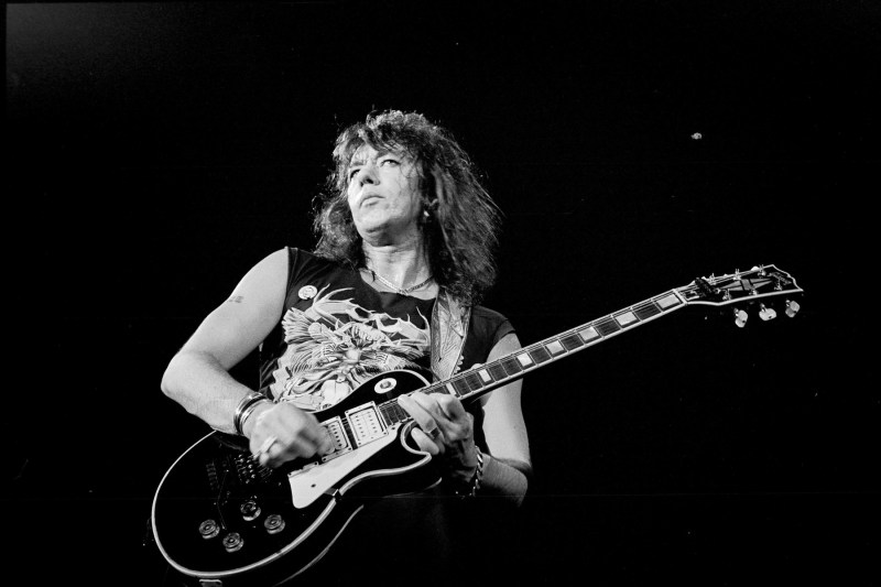 A murit legenda muzicii rock Ace Frehley, chitaristul și unul dintre veteranii trupei Kiss: „Suntem cu inimile frânte”