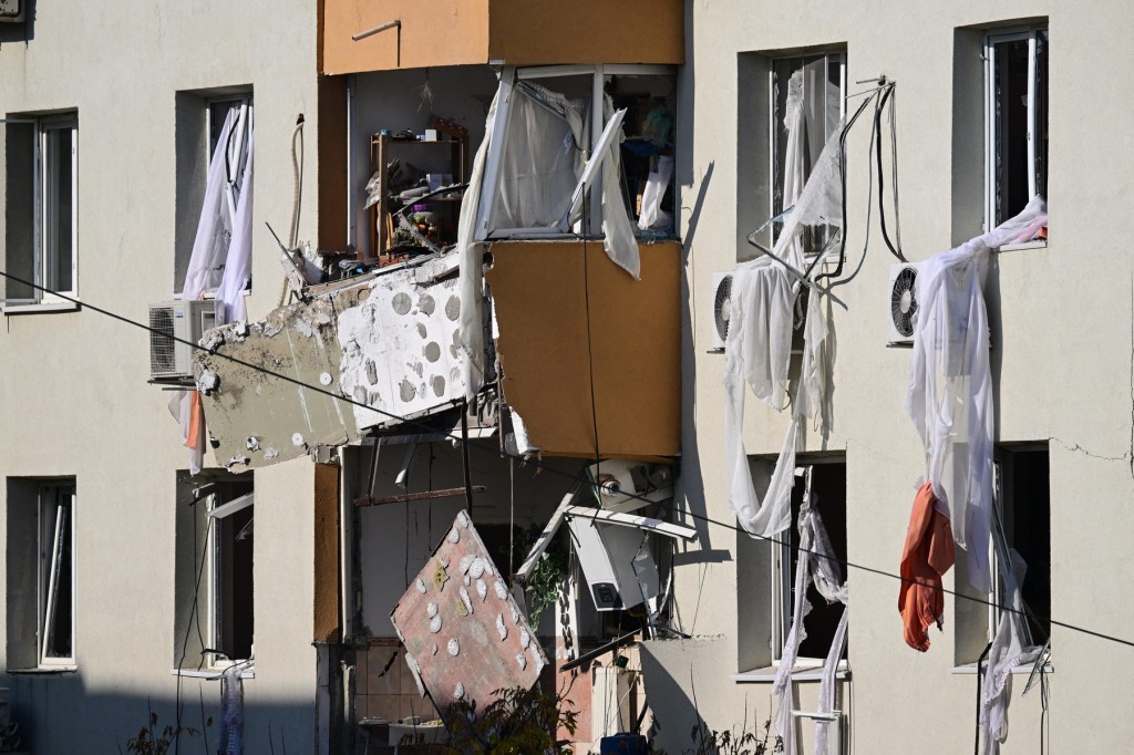 Explozie într-un bloc din cartierul Rahova. Foto: Daniel MIHĂILESCU / AFP / Profimedia