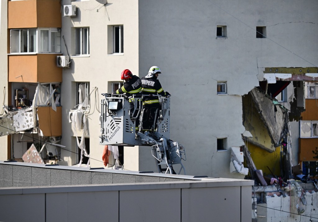 Explozie într-un bloc din cartierul Rahova. Foto: Daniel MIHĂILESCU / AFP / Profimedia