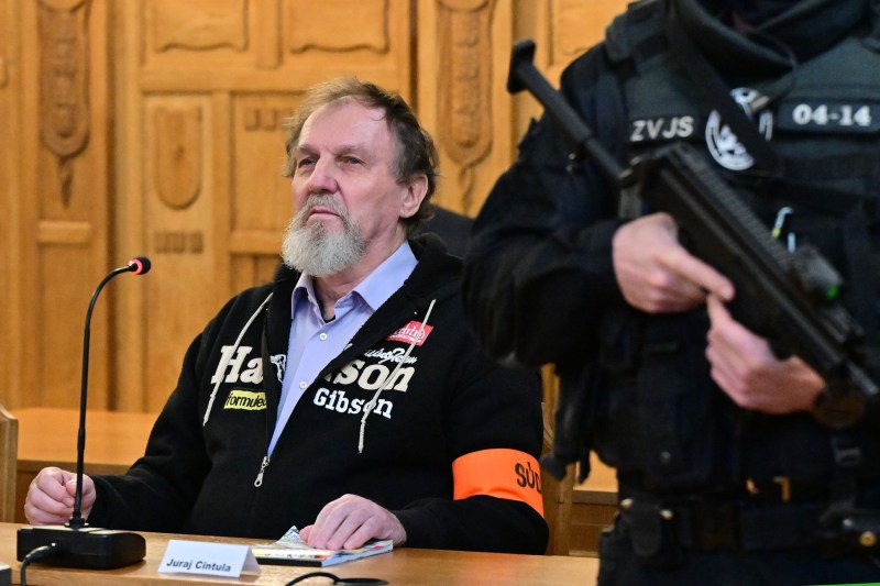 Bărbatul care a încercat să îl asasineze pe premierul slovac Robert Fico a fost găsit vinovat de terorism și a fost condamnat la peste 20 de ani de închisoare