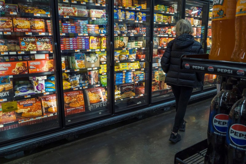 Viața tot mai scumpă din SUA îl ajunge din urmă pe Trump. La cât a scăzut popularitatea președintelui american